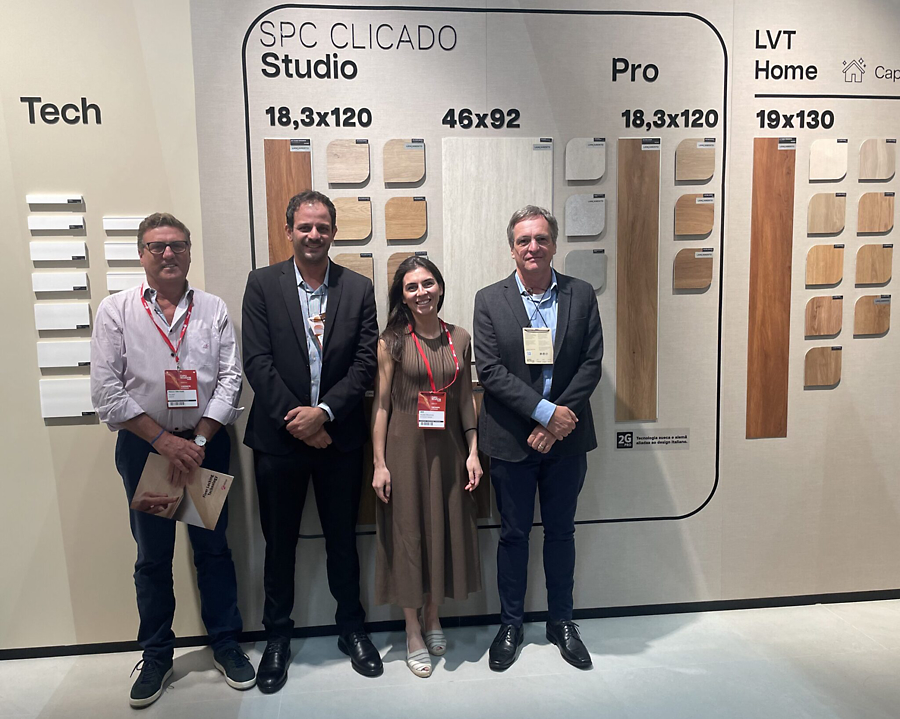 Het Braziliaanse Biancogres implementeert de 2G PRO-installatietechnologie van Välinge in zijn nieuwe SPC-productiefaciliteit. PC CLICADO scaled e1773215626702 2048x1636