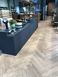 Naturals-Visgraat-in-optiekzaak