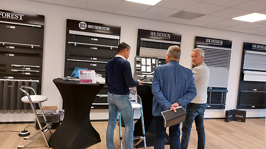 Gasten krijgen een rondleiding