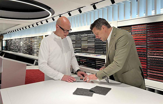 Lars Engelke (Rechts) en Chris Reutelingsperger (Niaga). (Foto: Object Carpet) Lars Engelke Rechts en Chris Reutelingsperger