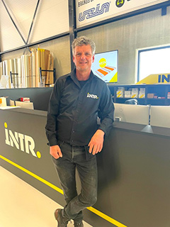 Vestigingsmanager Jan Bos: “Ons magazijn is ongeveer dubbel zo groot en we hebben nu ook plek om onze klanten goed te ontvangen.” Vestigingsmanager Jan Bos