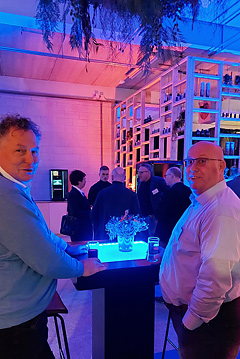 Delegatie Bona met links Eric Tersteeg en rechts Raymond van Harmelen. Delegatie Bona met links Eric Tersteeg en Richard van Harmelen
