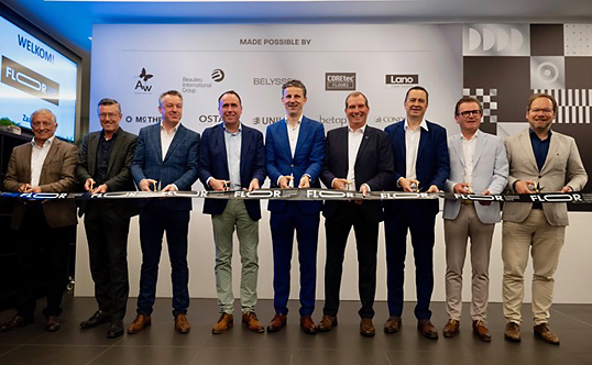 De officiële aftrap door de gastheren met van links FFD 2023