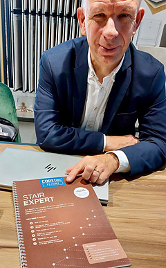Philiep Caryn legt het concept Stair Expert van COREtec uit