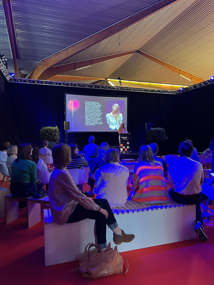 Kleurexpert Judith van Vliet is ook op de komende editie van Flanders Flooring Days van de partij