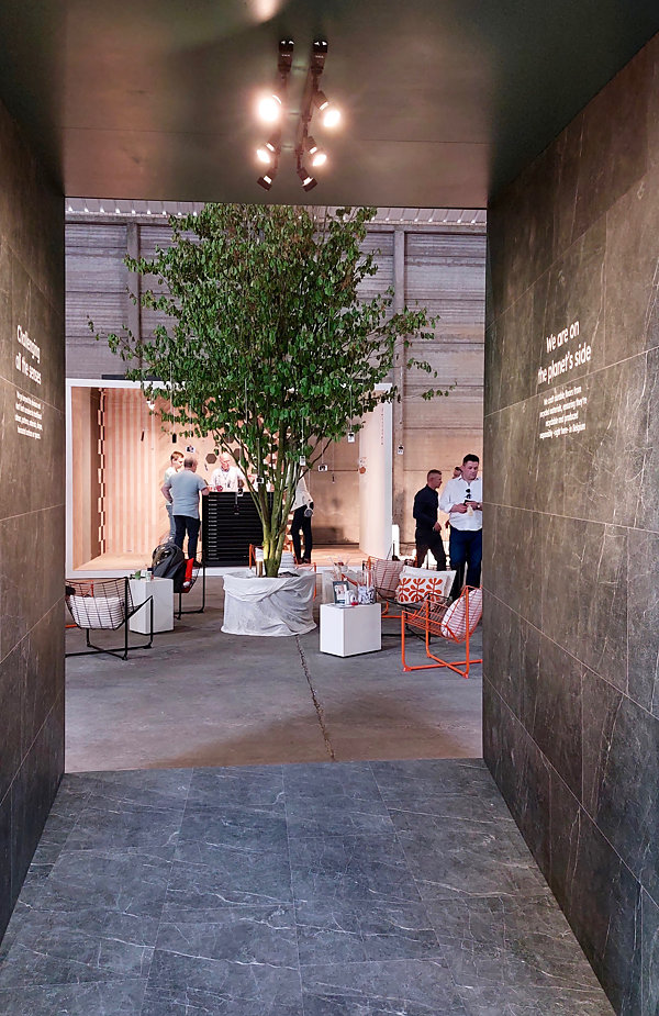 Sfeervolle presentatie van het nieuws bij IVC.