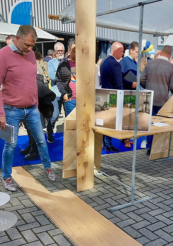 Veel bekijks bij de stand van Terhürne