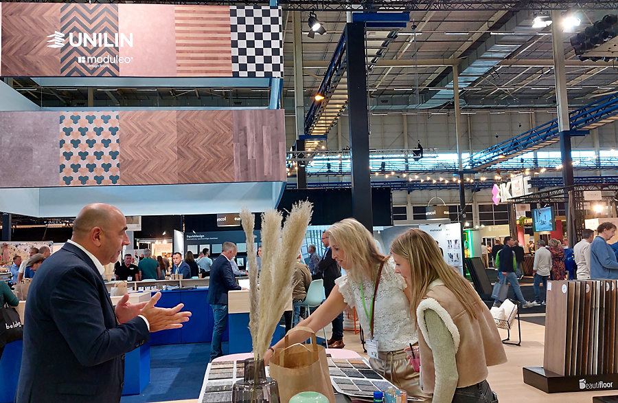 Maurice Bosch links vertelt