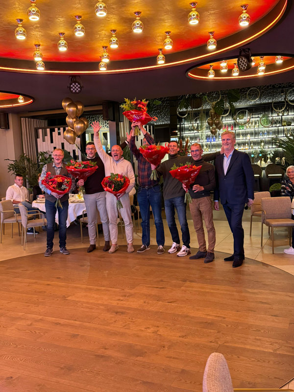 Interfloor vierde vijf jubilarissen en een pensionado tijdens een feestelijk weekend met medewerkers, oud-medewerkers en partners. jubilarissen