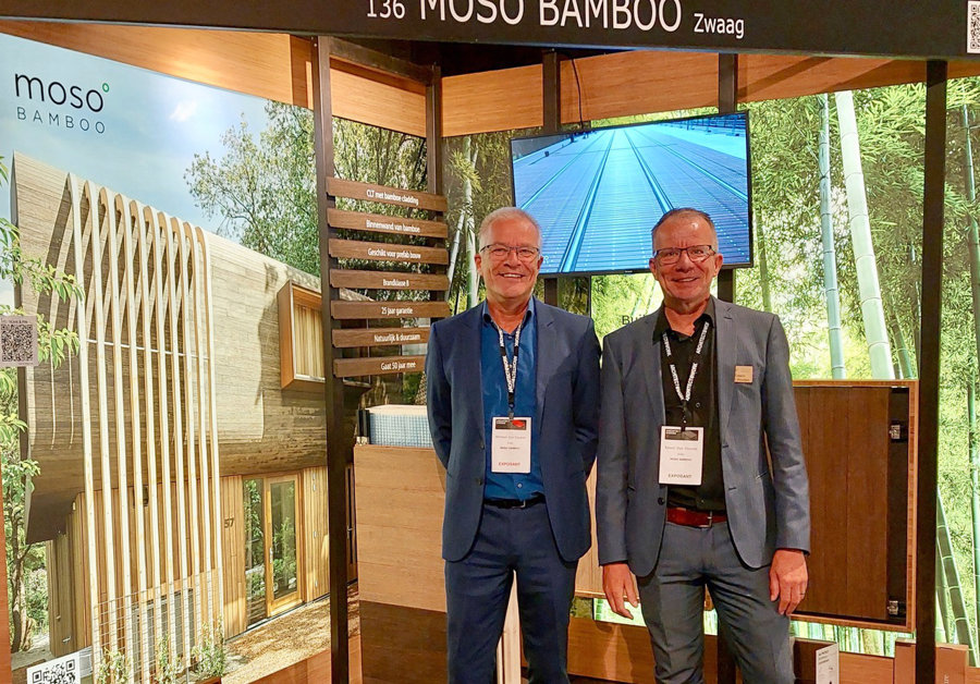 Op de stand van leverancier Moso vertelden de gebroeders Michael (links) en Edwin van Houten het nodige over de duurzaamheid en de kracht van bamboe. Op de stand van leverancier Moso vertelden de gebroeders Michael links en Edwin van Houten het nodige over de duurzaamheid en de kracht van bamboe