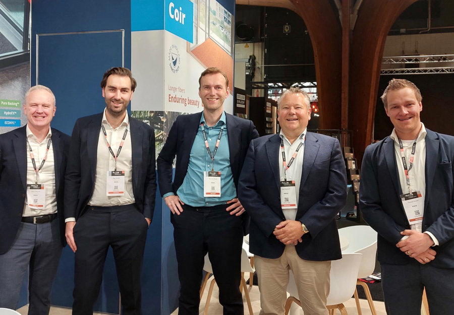 Team Rinos groots vertegenwoordigd met van links Milco Visscher Age en Herman Mulder Bart Nietsch en Thomas Kuiper