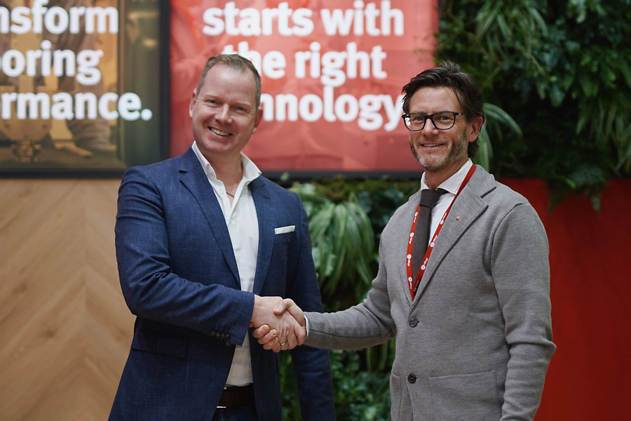 Tim Patrick Meier CEO van Kneho Lacke en Per Nygren CCO en Deputy CEO van Välinge Innovation AB maakten eerder dit jaar een strategische samenwerking bekend