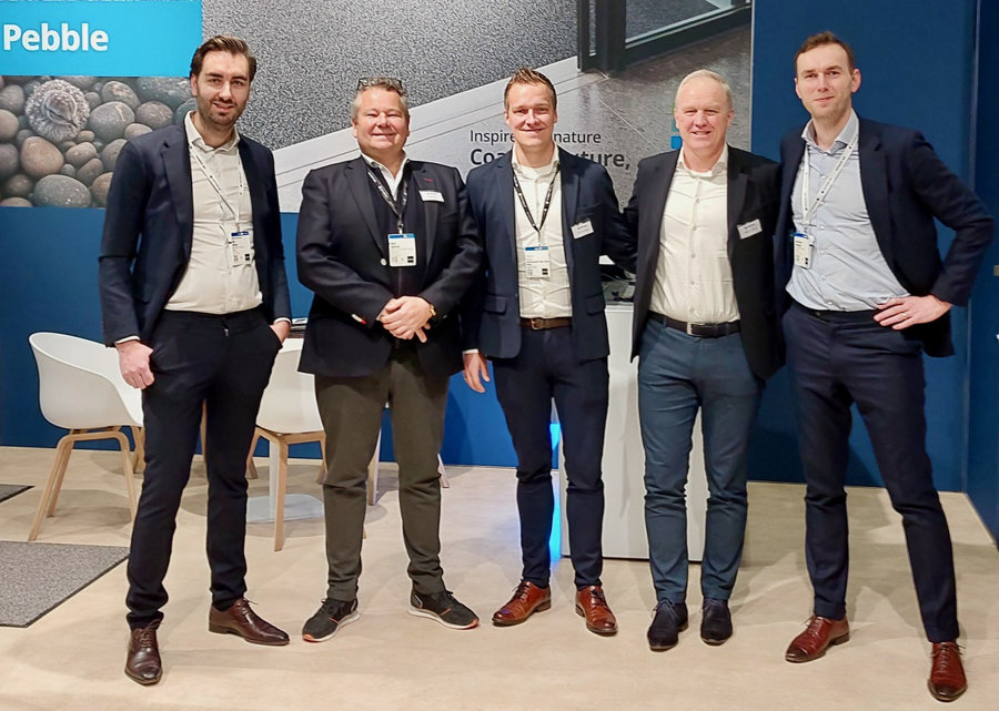 Team Rinos, (met links Age Mulder en rechts Herman Mulder, de vijfde generatie Rinos) kijkt terug op een zeer geslaagde beurs. Team Rinos met links Age Mulder en rechts Herman Mulder de vijfde generatie Rinos kijkt terug op een zeer geslaagde beurs