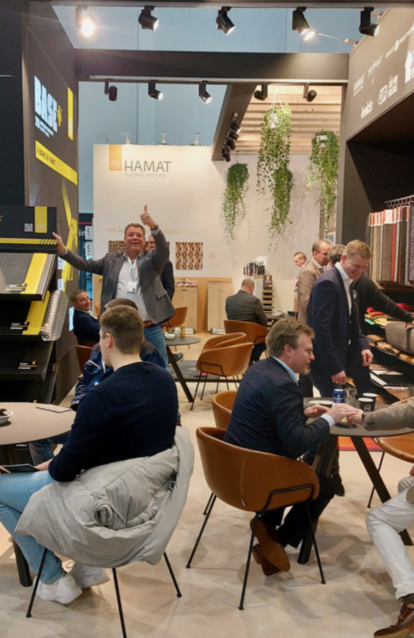 ‘Frumpt folk’ aldus Arie Rikkink met duimpje omhoog op de stand van Hamat.